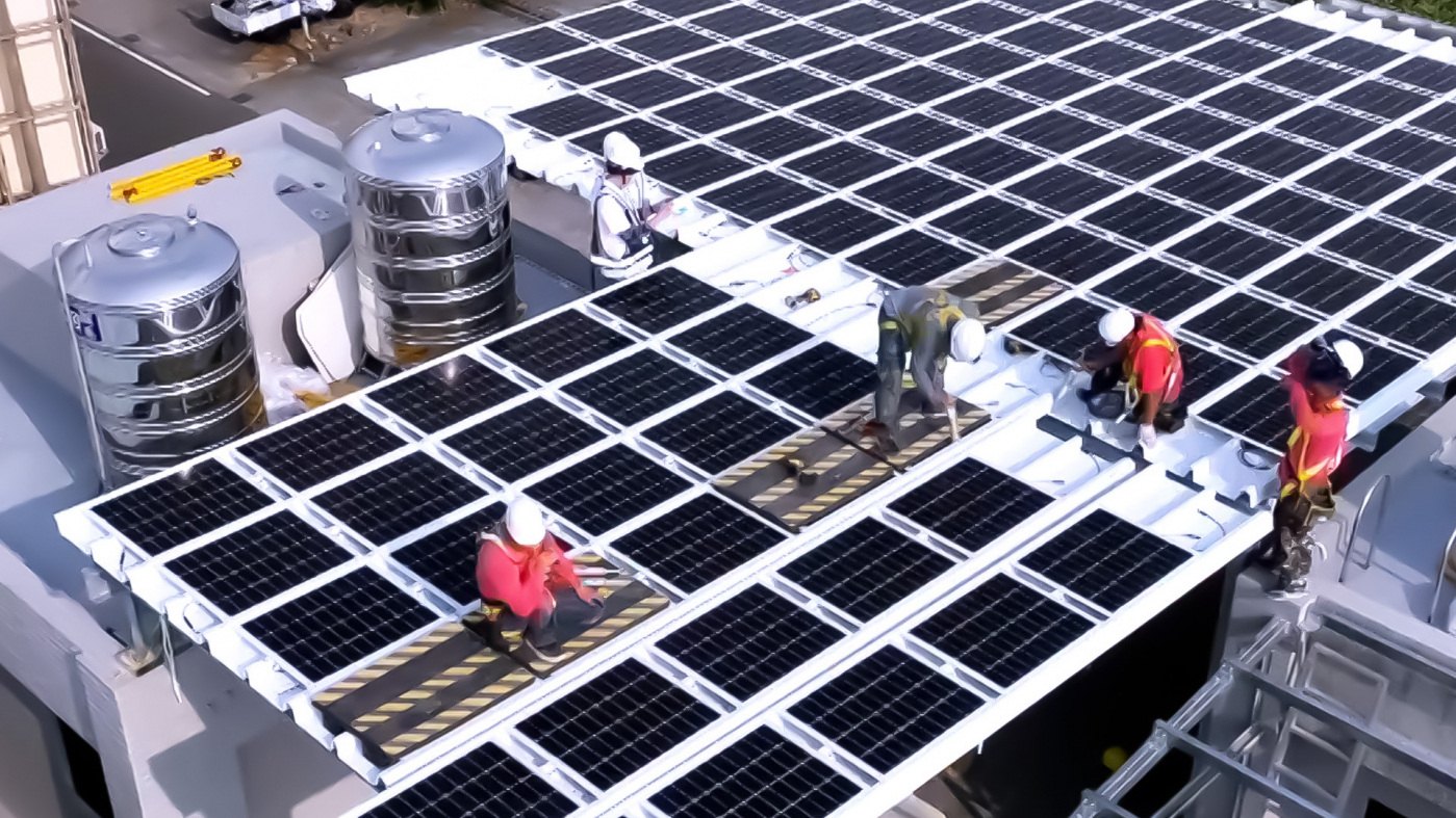 友達打造光電建築一體化整合建材，開發SunSteel光電整合型浪板，實現快速安裝、避免二次施工，讓屋頂光電躍升未來建物新標配。