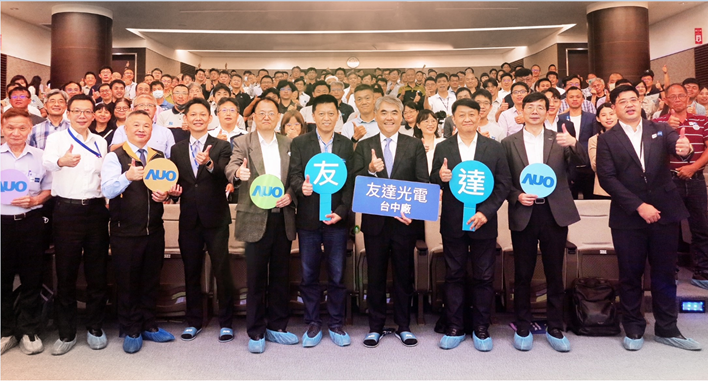 友達以太陽能解決方案領航者，跨足建築領域，4日在台中廠區舉辦「光電建築一體化研討會」，邀請產業先驅共同推動綠化，打造新一代智慧綠建築。